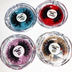 Four styles of eyelashes